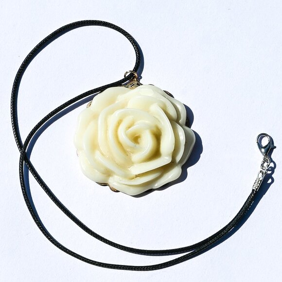Y2K Cream Rose Pendant Necklace - Picture 1 of 3